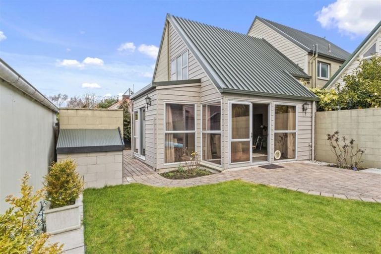 Photo of property in 2/15 Jamell Place, Avonhead, Christchurch, 8042