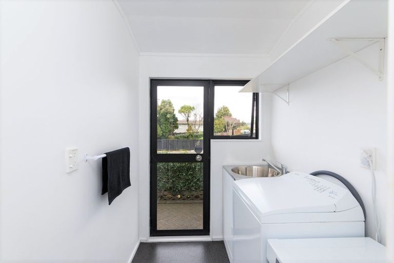 Photo of property in 23 Walnut Grove, Kelvin Grove, Palmerston North, 4414