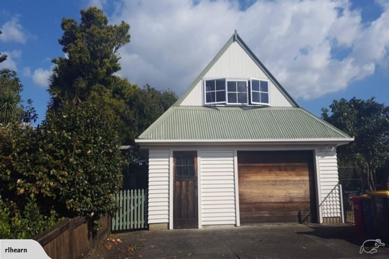 Photo of property in 2/6 Murray Road, Te Atatu Peninsula, Auckland, 0610