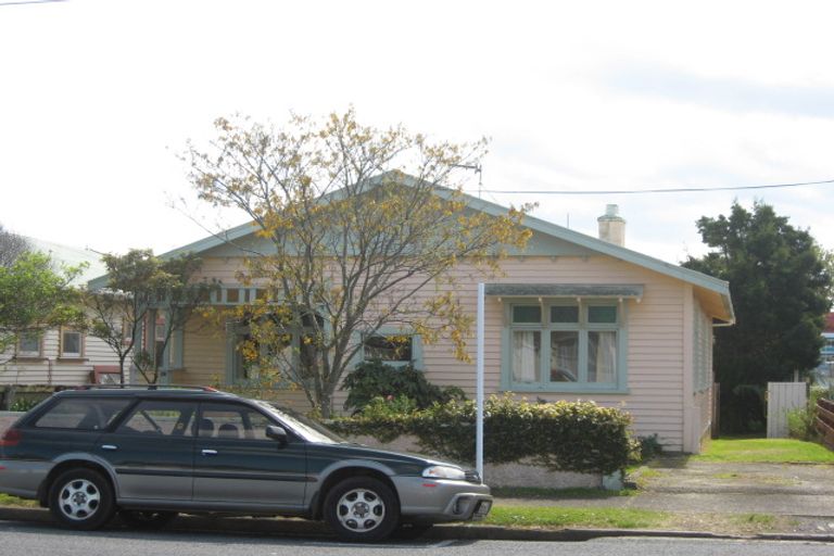 Photo of property in 32 Fulford Street, New Plymouth, 4310