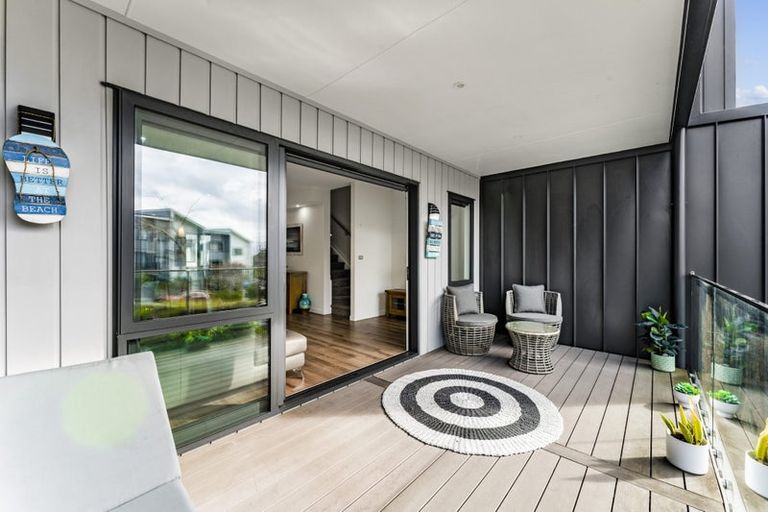 Photo of property in 72 Te Oneroa Way, Long Bay, Auckland, 0630