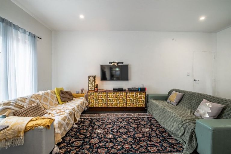 Photo of property in 6a Tallington Crescent, Torbay, Auckland, 0630