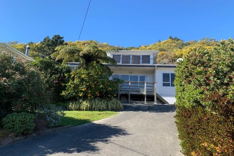 Photo of property in 43 Milton Terrace, Picton, 7220