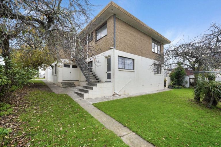 Photo of property in 44 Bradbury Road, Botany Downs, Auckland, 2010