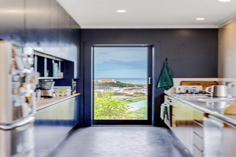Photo of property in 2a Severn Street, Island Bay, Wellington, 6023