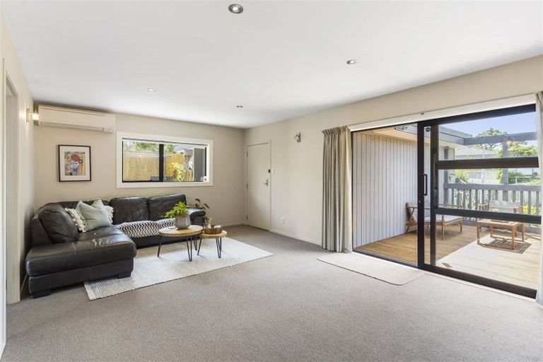 Photo of property in 2 Towra Place, Botany Downs, Auckland, 2010