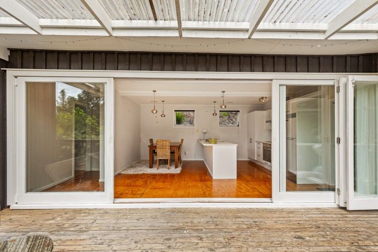 Photo of property in 2a Opou Road, Titirangi, Auckland, 0604