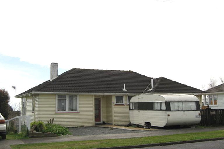 Photo of property in 19 Pukeori Street, Marfell, New Plymouth, 4310