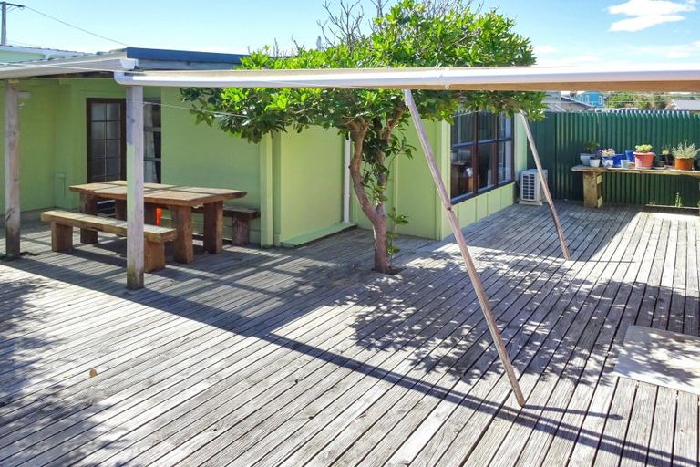Photo of property in 15 Rangitane Street, Himatangi Beach, Foxton, 4891