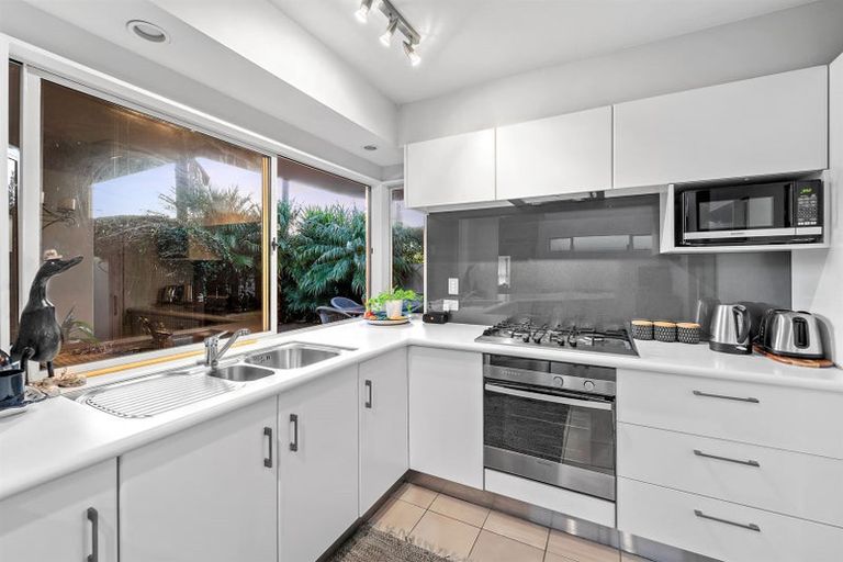 Photo of property in 1/8 Fenwick Avenue, Milford, Auckland, 0620