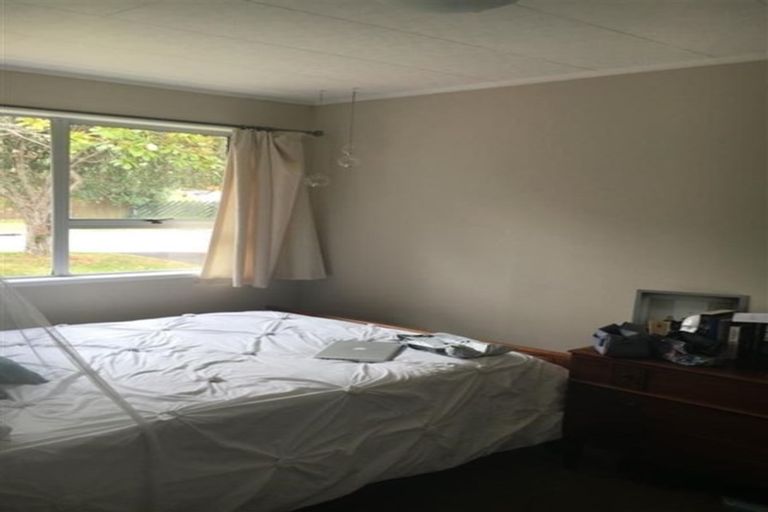 Photo of property in 16 Jenanne Place, Totara Vale, Auckland, 0629