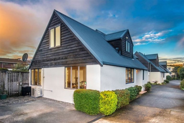 Photo of property in 2/6 Earp Street, Johnsonville, Wellington, 6037