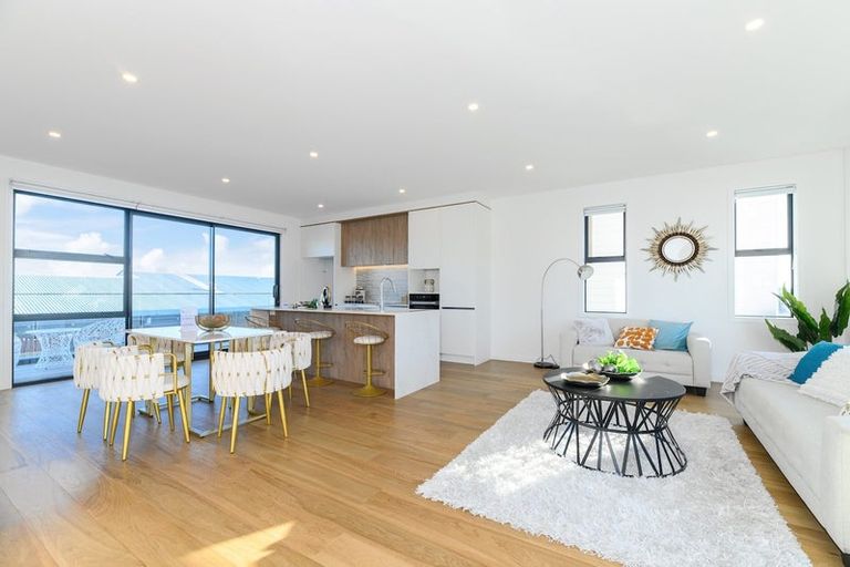 Photo of property in 952f East Coast Road, Northcross, Auckland, 0632