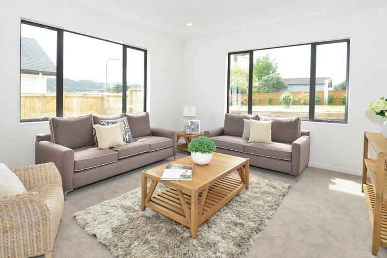 Photo of property in 12 Gilbransen Road, Kumeu, 0810