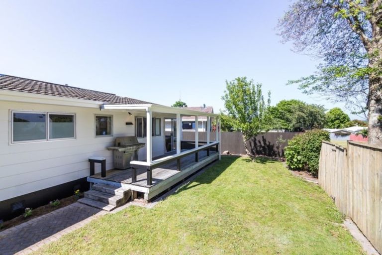 Photo of property in 2 Swan Close, Richmond Heights, Taupo, 3330