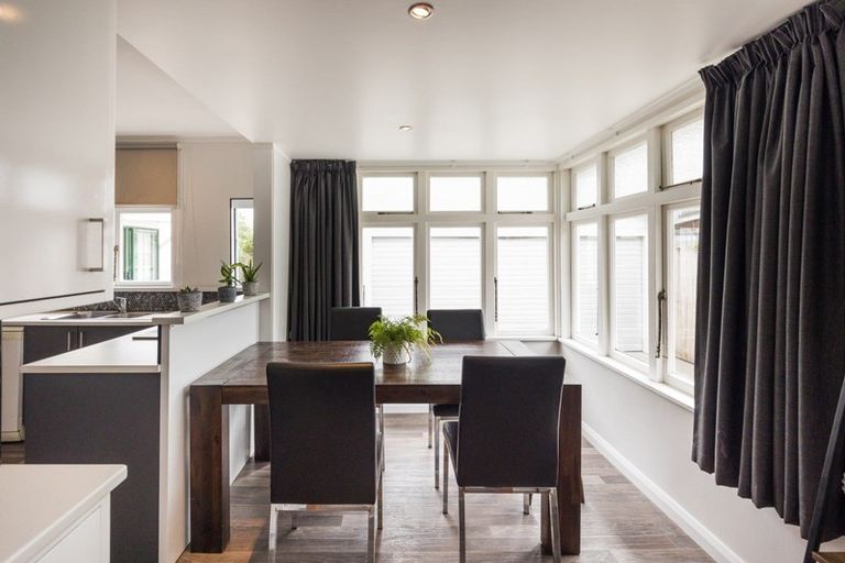 Photo of property in 19 Featherston Street, Takaro, Palmerston North, 4412