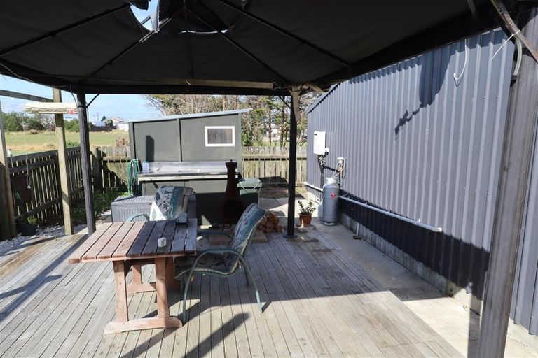 Photo of property in 11 West Coast Road, Te Kopuru, 0391