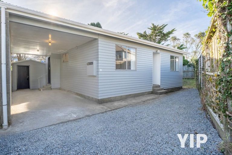 Photo of property in 2/35 Horokiwi Road West, Newlands, Wellington, 6037