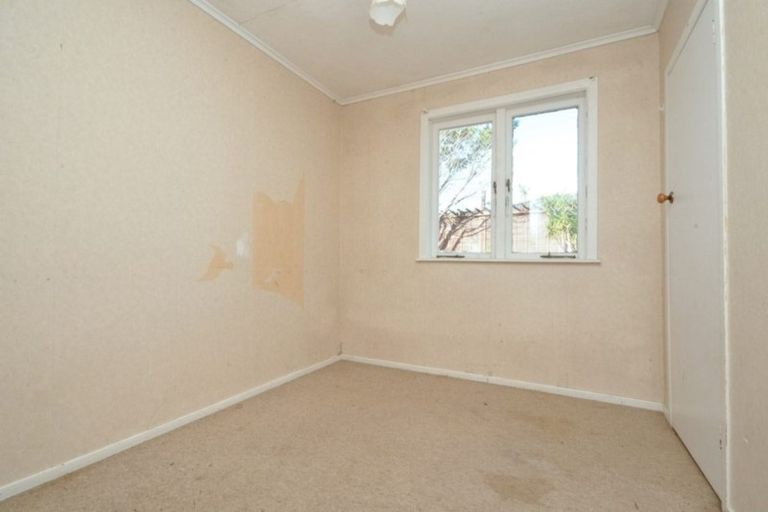 Photo of property in 15a Mcinnes Road, Weymouth, Auckland, 2103