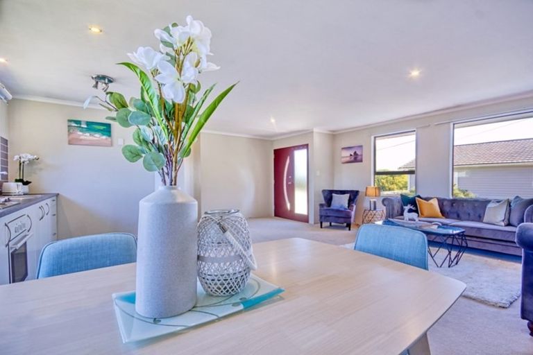 Photo of property in 1/185a Royal Road, Massey, Auckland, 0614