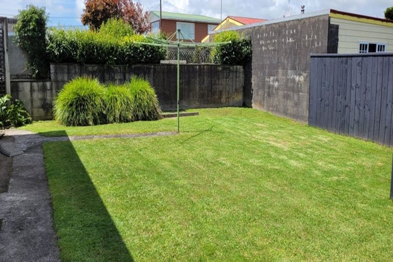Photo of property in 7 Margaret Place, Merrilands, New Plymouth, 4312