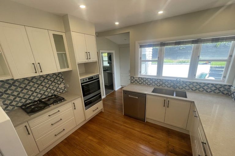 Photo of property in 28 Izard Road, Khandallah, Wellington, 6035