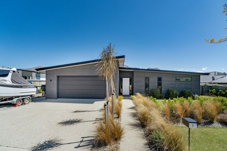 Photo of property in 9 Centre Crescent, Wanaka, 9305