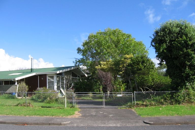 Photo of property in 28 Graham Avenue, Te Atatu Peninsula, Auckland, 0610