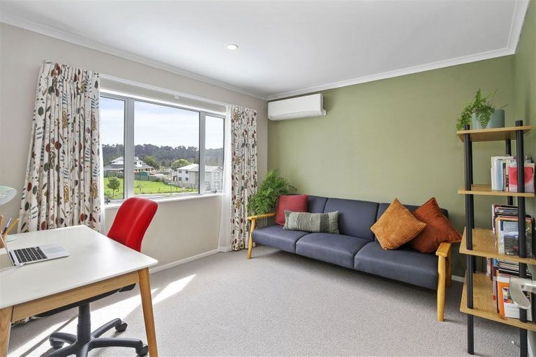 Photo of property in 30 Arthur Rolfe Lane, Swanson, Auckland, 0614