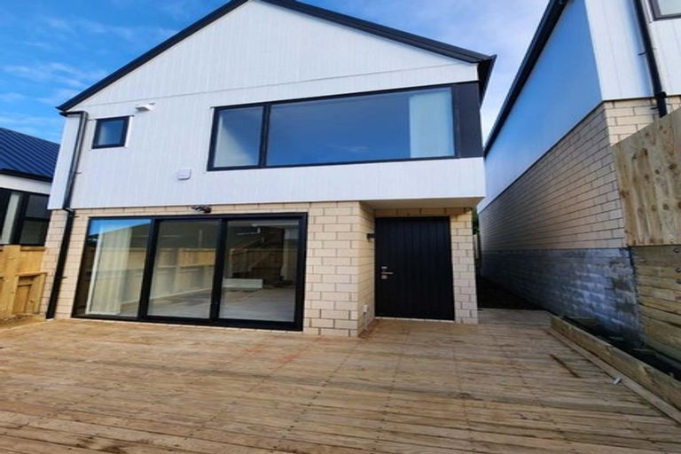 Photo of property in 45d Greenvalley Rise, Glenfield, Auckland, 0629