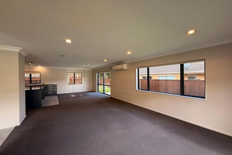Photo of property in 26 Aragon Grove, Kingsley Heights, Upper Hutt, 5018