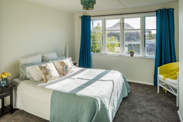 Photo of property in 32 Jillett Street, Titahi Bay, Porirua, 5022