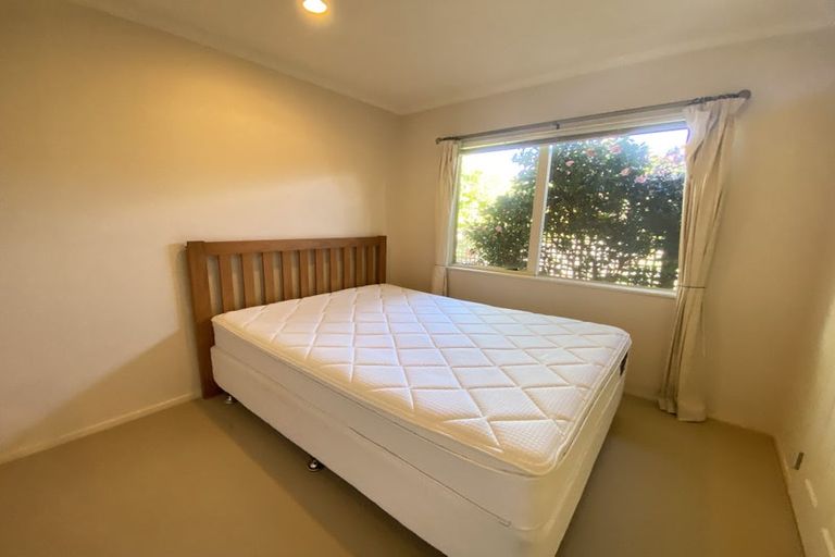 Photo of property in 6e Clearwater Cove, West Harbour, Auckland, 0618