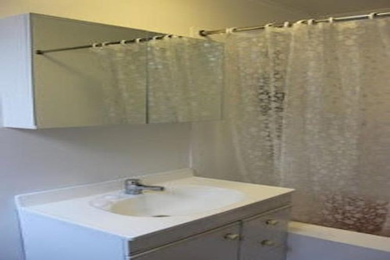 Photo of property in 204 Sutherland Road, Lyall Bay, Wellington, 6022