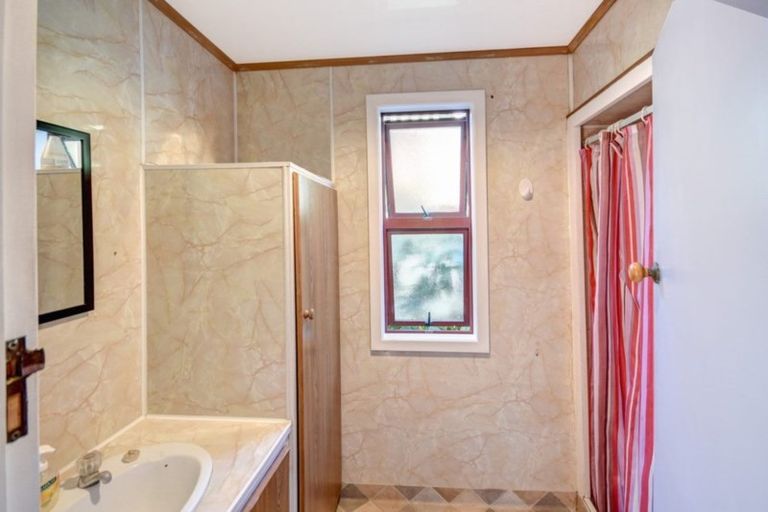 Photo of property in 6 Dickson Street, Macandrew Bay, Dunedin, 9014