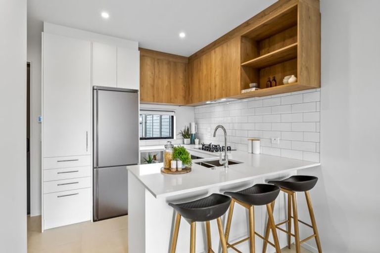 Photo of property in 14 Port Way, Rosehill, Papakura, 2113
