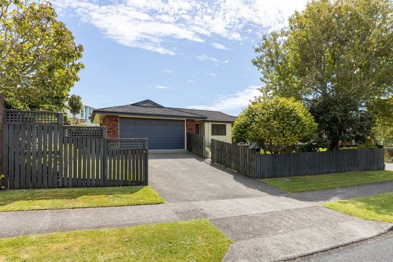 Photo of property in 85 Heta Road, Highlands Park, New Plymouth, 4312