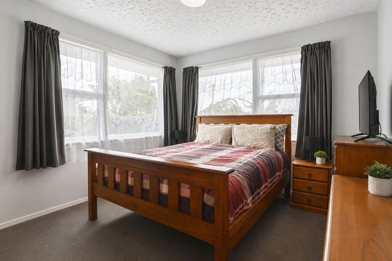 Photo of property in 90 Frensham Crescent, Woolston, Christchurch, 8062
