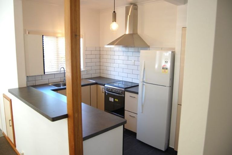 Photo of property in 6 Wayside, Miramar, Wellington, 6022