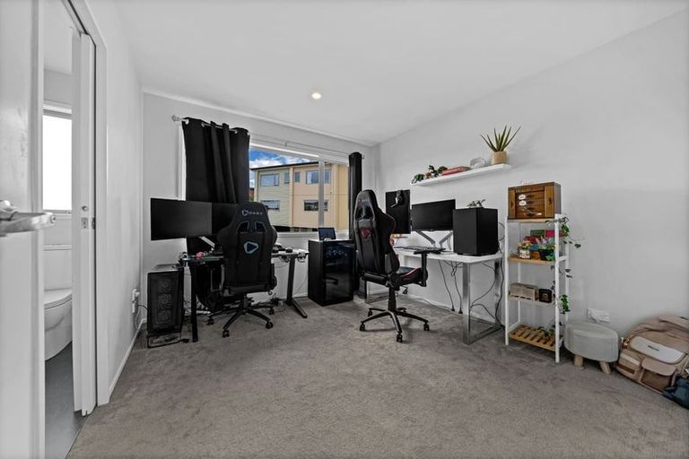 Photo of property in 11/11 Ray Small Drive, Papakura, 2110