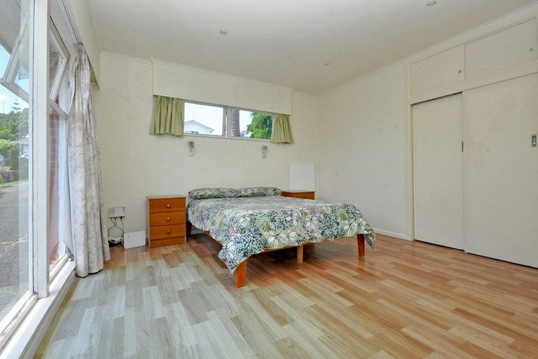 Photo of property in 2/390 Glenfield Road, Glenfield, Auckland, 0629