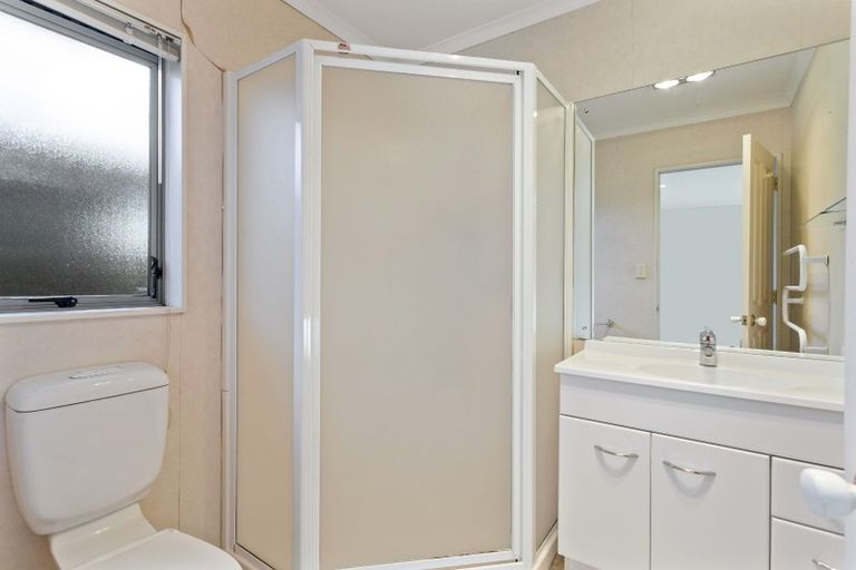 Photo of property in 8 Trossach Place, Wattle Downs, Auckland, 2103