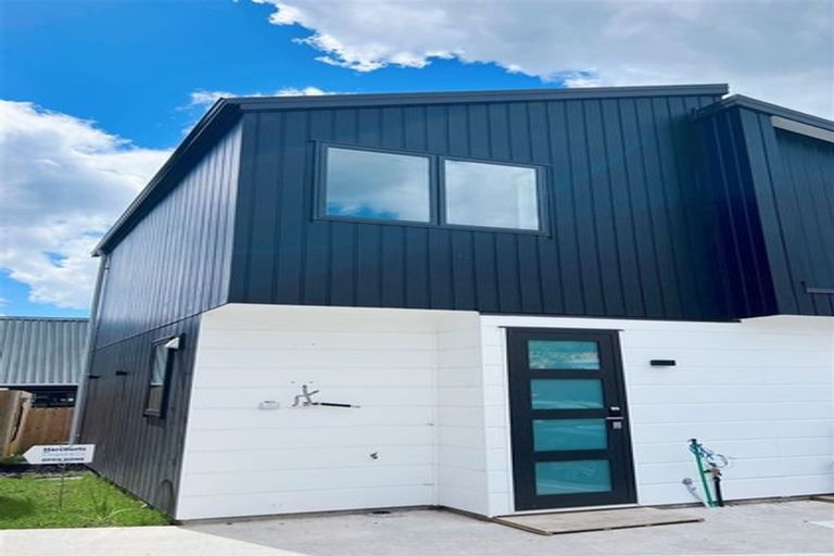 Photo of property in 10d Sunward Rise, Glenfield, Auckland, 0629