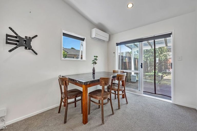 Photo of property in 8/30 John Jennings Drive, Oteha, Auckland, 0632