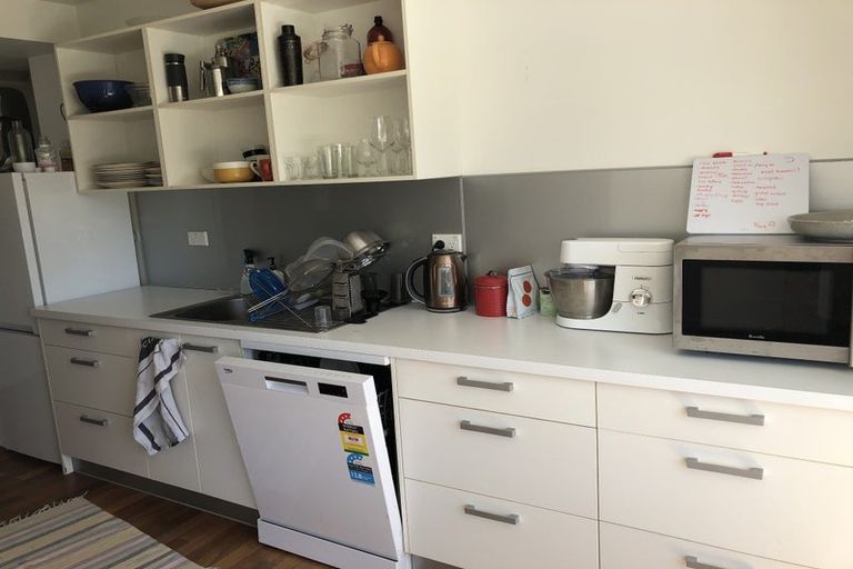 Photo of property in 35 North Terrace, Kelburn, Wellington, 6012