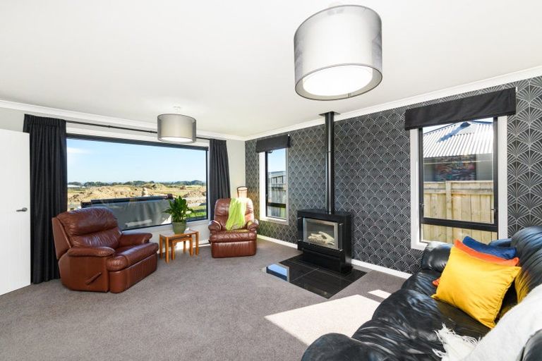 Photo of property in 23 Silicon Way, Fitzherbert, Palmerston North, 4410