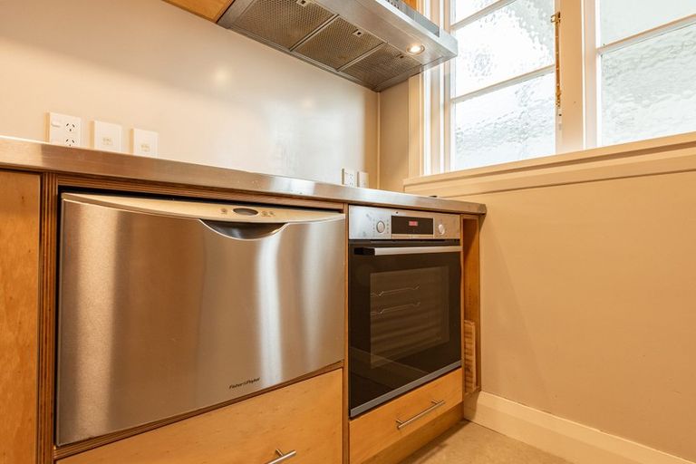 Photo of property in Ionian Flats, 123-125 Brougham Street, Mount Victoria, Wellington, 6011