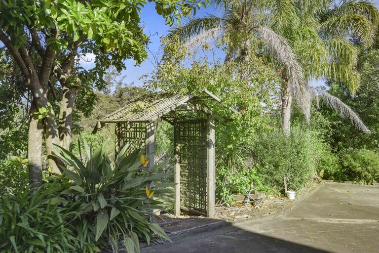 Photo of property in 205 Whangaparaoa Road, Red Beach, 0932