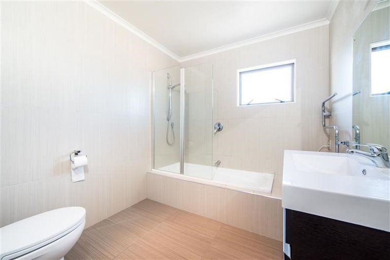 Photo of property in 16f Lincoln Road, Henderson, Auckland, 0610