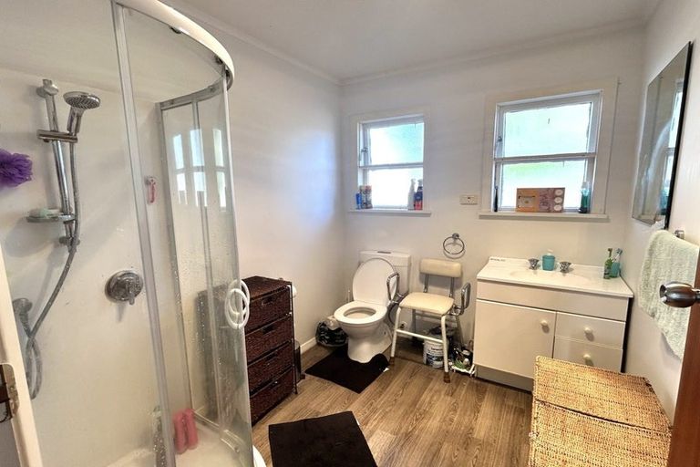 Photo of property in 6 Ngahina Street, Paraparaumu, 5032